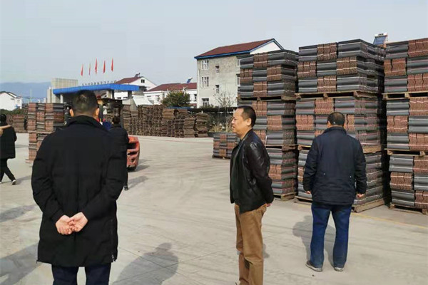 执行助力马德盈陶瓷 雷巍_副本.jpg 执行助力马德盈陶瓷 雷巍_副本.jpg