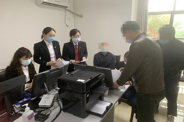 调解现场1_副本.jpg 调解现场1_副本.jpg