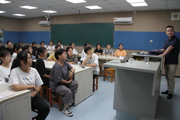 法治课堂2_副本.jpg 法治课堂2_副本.jpg