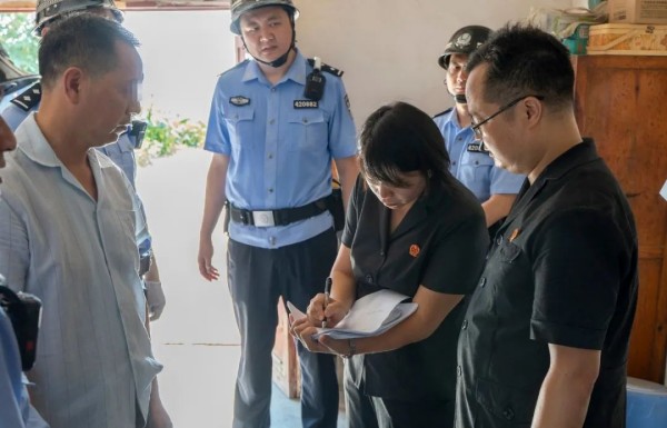 执行专项行动现场,已修改尺寸.jpg 执行专项行动现场,已修改尺寸.jpg